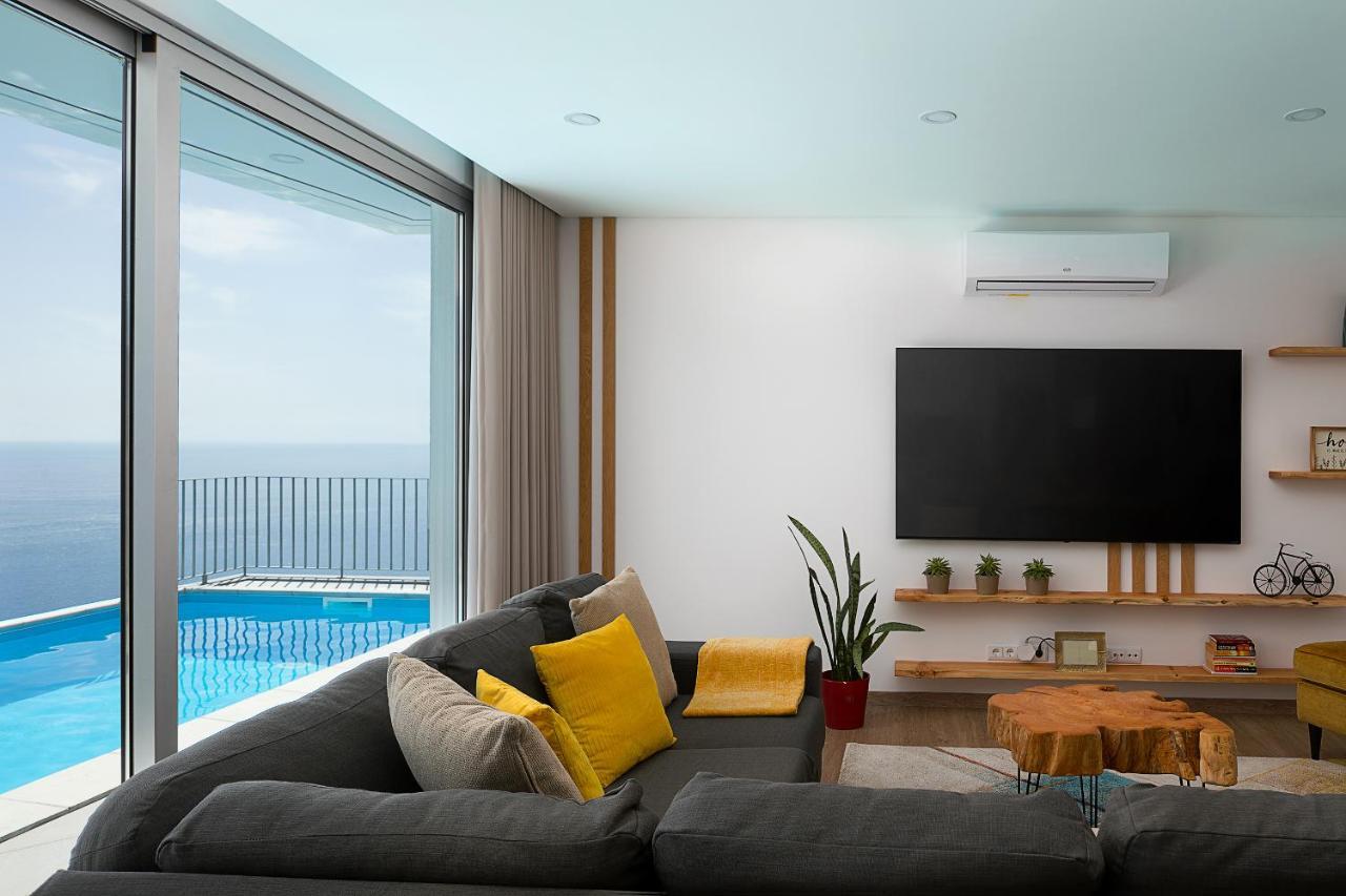 Peak A Boo Private Heated Pool And Private Parking Villa Camara de Lobos Bagian luar foto