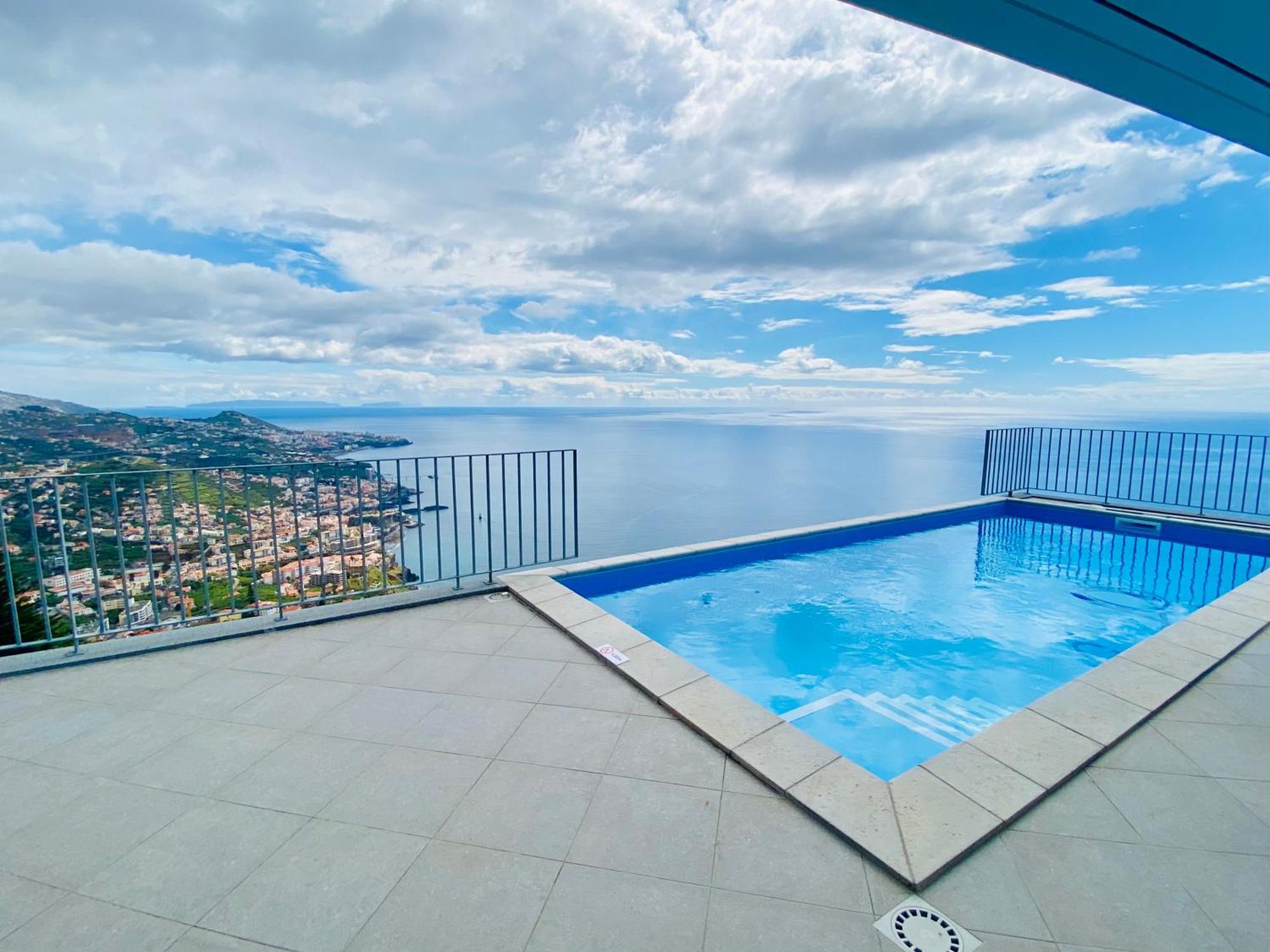 Peak A Boo Private Heated Pool And Private Parking Villa Camara de Lobos Bagian luar foto